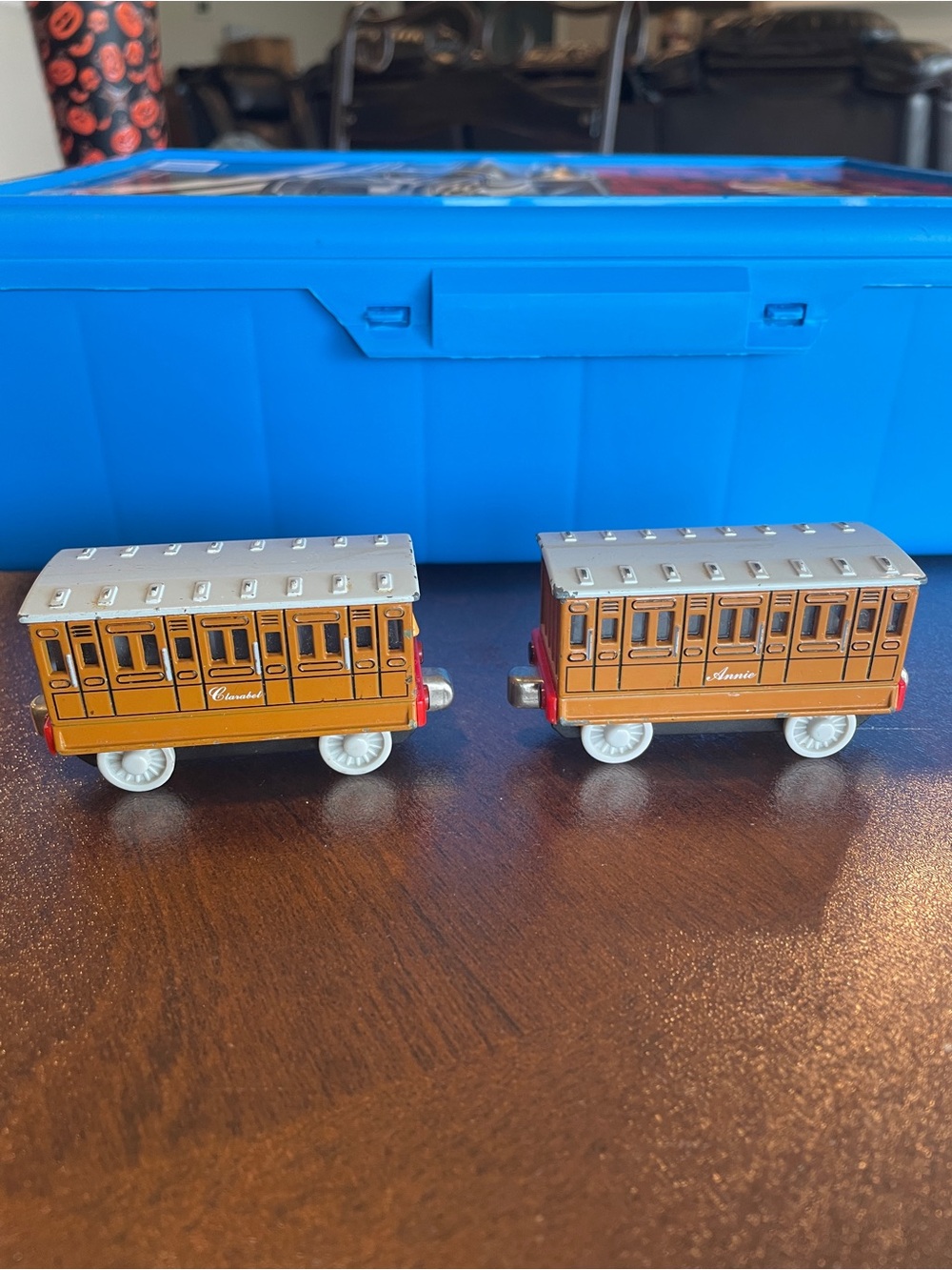 Thomas The Train discast  metal and plastic, train cars Annie & Clarabel